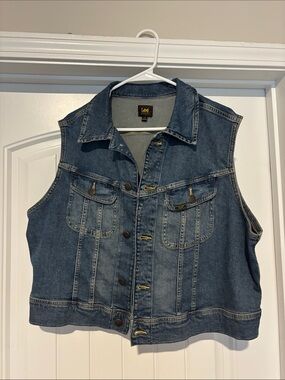 Lee Classic Sleeveless Denim Jacket in Blue